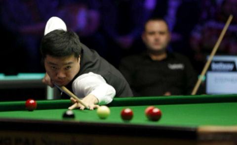 足球比赛中 足球比赛中